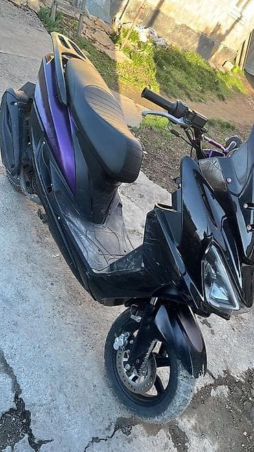 мопед скутеры: Скутер (визуально класс «спорт»), цвет черный с фиолетовыми — 3