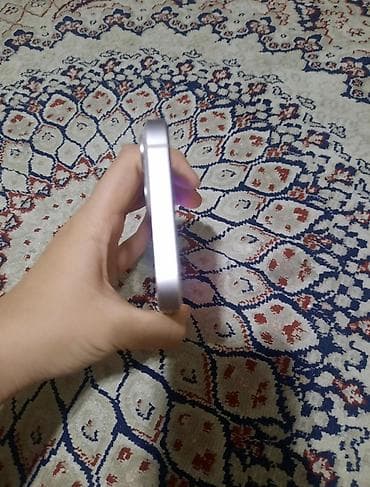 iphone 5se: IPhone 13, Розовый — 3