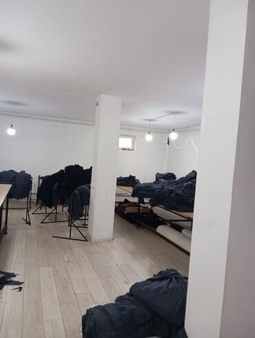 продаю пол дома район рабочий городок: Сдается в аренду двухэтажное помещение 200кв метров.2023 года. Сдается — 4