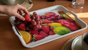 крышка lets go: Поднос пластмассовый почти новый, в отличном состоянии, лёгкий — 1