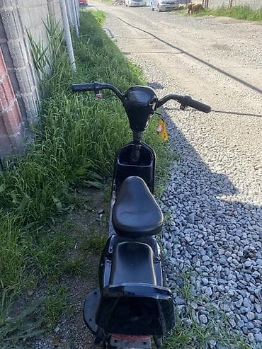 батарейка для скутера: Электроскутер (городской мопед) черного цвета Описание и особенности — 2