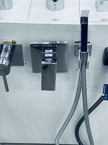 Гигиенические душевые комплекты и смесители для санузла - Настенные и