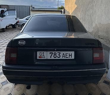 е 2 машина: Opel Vectra: 1989 г., 2 л, Механика, Бензин, Седан — 4