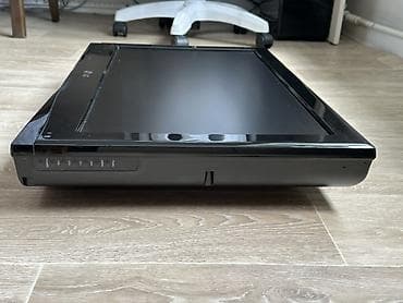 mateview 28: Телевизор LG, плоский экран, диагональ примерно 26–32". Классический — 3