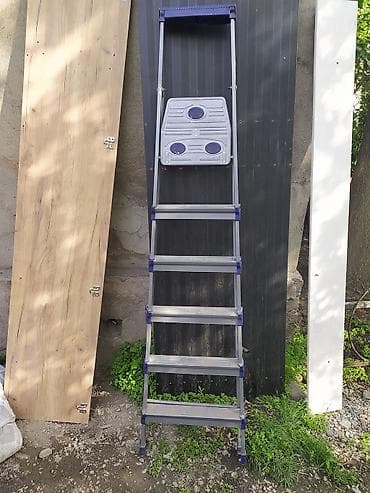 Стремянка алюминиевая 6-ступенчатая с площадкой. почти новый -