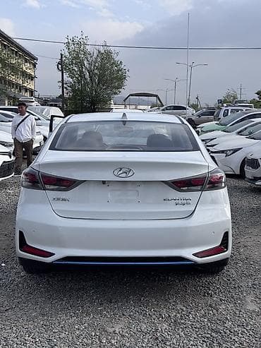 лексус кроссовер гибрид: Hyundai Elantra: 2020 г., 1.6 л, Автомат, Гибрид, Седан — 7