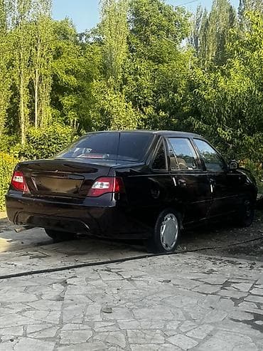 тоято авенс: Седан компакт-класса, темно-фиолетовый/бордовый цвет кузова. 4 двери — 2