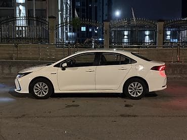 Toyota: Toyota Corolla: 2022 г., 1.8 л, Вариатор, Гибрид, Седан — 3