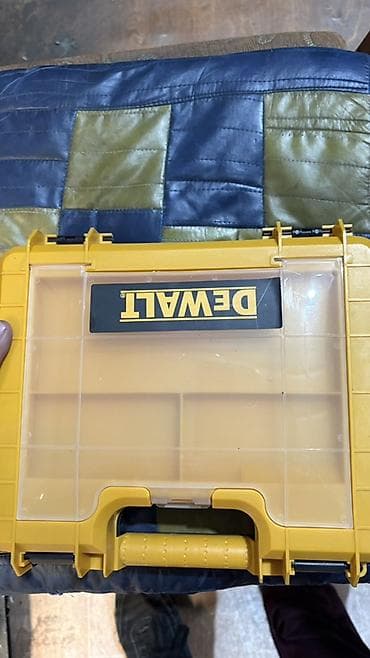 Аккумуляторный дрель-шуруповерт DEWALT в фирменном кейсе