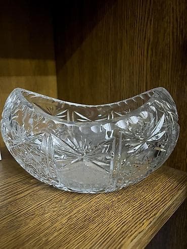 Хрустальная салатница/ваза с глубоким ручным гранением. - Материал