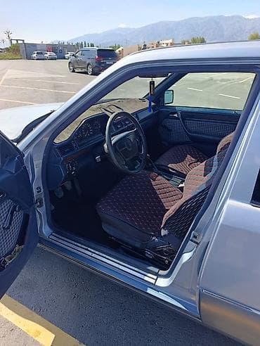 eafc 25: Mercedes-Benz W124: 1990 г., Седан — 8