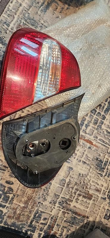 стороны: Комплект стоп-сигналов Toyota 2003 г., Б/у, Аналог — 4