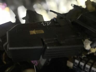 продаю дом: Петли капота Toyota, Б/у, Оригинал — 16