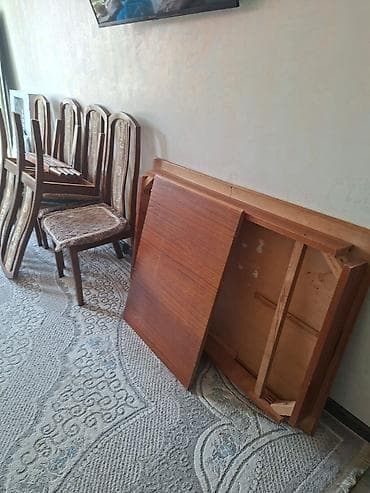 Стол и стул для зала, цвет - Коричневый at lalafo.kg Стол и стул для зала, цвет - Коричневый