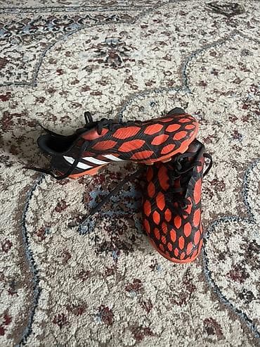 Состояние отличное Футбольные бутсы Adidas (модель Predator/Instinct