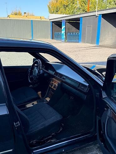 Mercedes-Benz W124: 1995 г., 2.2 л, Механика, Бензин, Седан — 7