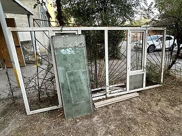 Комплект оконных и дверных блоков Состав: - Разборные рамы ПВХ белого
