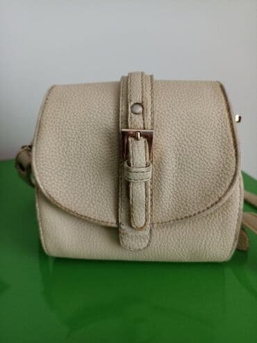 сумка клатч б у: Продаю женскую сумочку. Б/у. В идеальном состоянии. Цена 400 сом — 1