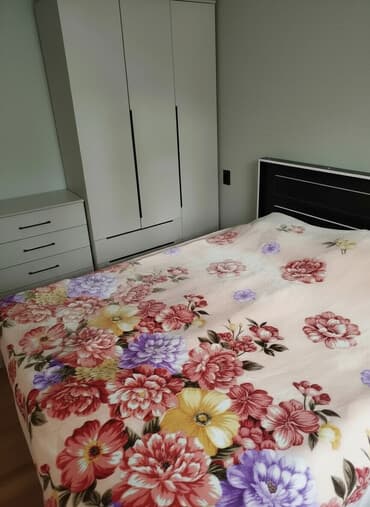 сдаю комнату с подселением восток 5: Сдается комната в 2кв, для девушек 30 т сом, комната чистая, уютная — 1