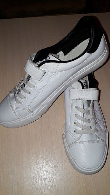 Продаю кеды в хорошем состоянии Надевала 2 раза! at lalafo.kg Продаю кеды в хорошем состоянии Надевала 2 раза!