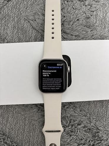 ipone se: Apple Watch Series SE, алюминиевый корпус серебристого цвета, ремешок — 2