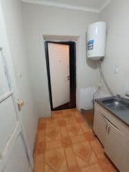 Үйдү ижарага алам: 40 кв. м, 2 бөлмө, Жертөлө, ороо, Забор, тосулган — 4