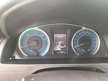 Toyota Camry: 2017 г., 2.5 л, Автомат, Гибрид, Седан — 10