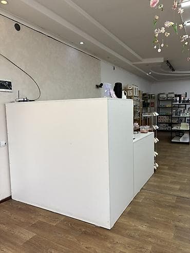 вешалка ош: Продаются массивные торговые полочки. Отличного качества, идеального — 5