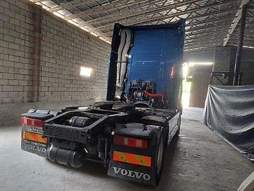 mini cooper: Тягач, Volvo, Контейнеровоз — 2