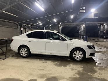 шкода актовия: Skoda Octavia: 2017 г., 1.6 л, Автомат, Бензин, Седан — 2