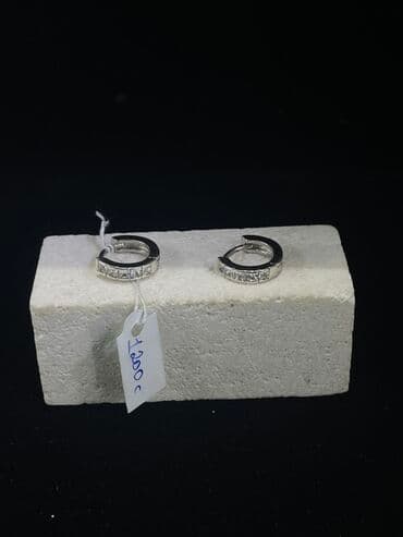 украшение шампанского для свадьбы: Элегантные серьги-кольца серебристого цвета, украшенные россыпью — 9