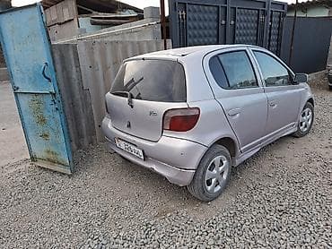 Toyota Vitz: 2001 г., 1.3 л, Автомат, Бензин, Хэтчбэк — 3