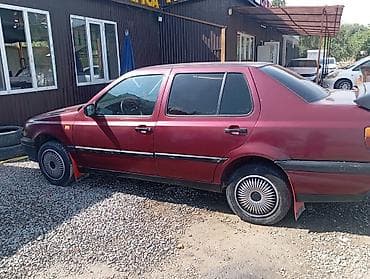 Volkswagen Vento: 1999 г., 1.6 л, Механика, Бензин, Седан