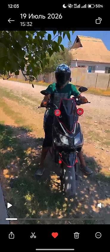 viper v250 r1: Скутер спортивного стиля, черный с красными акцентами. Характеристики — 1