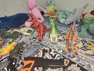 децкие игрушки: Большой набор детских игрушек Состав: - Мягкие игрушки: акулы — 3