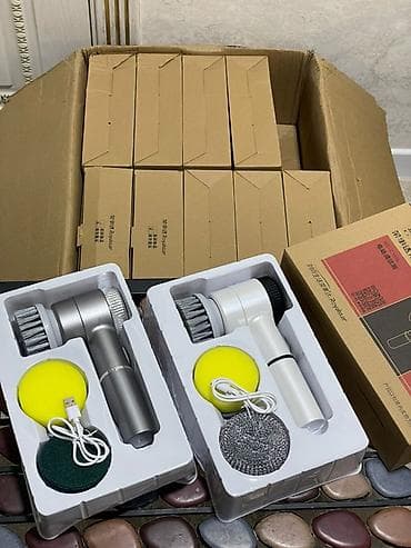 Электрическая щётка для уборки с насадками Описание: - Портативная