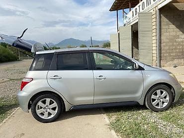 Toyota Ist: 2002 г., 1.5 л, Автомат, Бензин, Хэтчбэк — 5