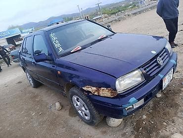 Volkswagen Vento: 1992 г., 1.8 л, Механика, Бензин, Седан