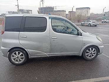 ветровики на авто: Toyota Funcargo: 2002 г., 1.3 л, Механика, Бензин, Минивэн — 4