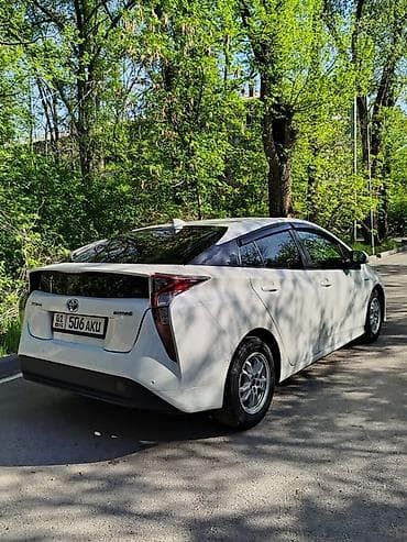 Toyota Prius: 2017 г., 1.8 л, Вариатор, Гибрид, Хэтчбэк — 4