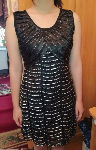Продаю жен.платья,черного цвета. Очень красивые. Бу. В хорошем