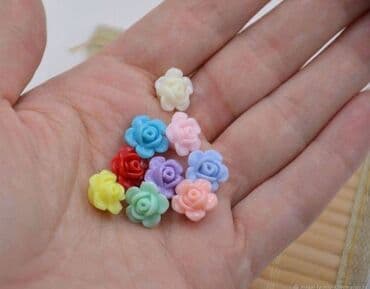 сколько стоит алиса: Бусины (акрил) форма розочки с прямым отверстием, диаметр 1 розочки — 2