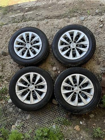 Комплект штампов из 4 колес Toyota на литых дисках. - Диски — 1