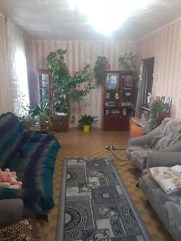 Бөлмөлөрдү сатып алуу: Продаётся 4 комнатная кв2этаж из 3х .90квм.район Адска городок хороший — 4