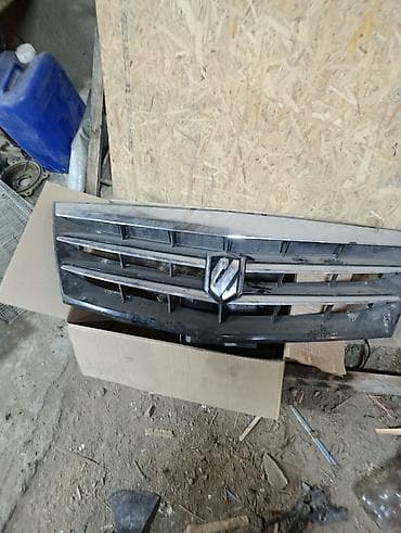 Автокосметика: Автозапчасти, б/у. Набор разнородных деталей: - Передние декоративные — 3