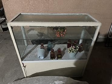 Цена договорная Стеклянная витрина-прилавок для торговли и