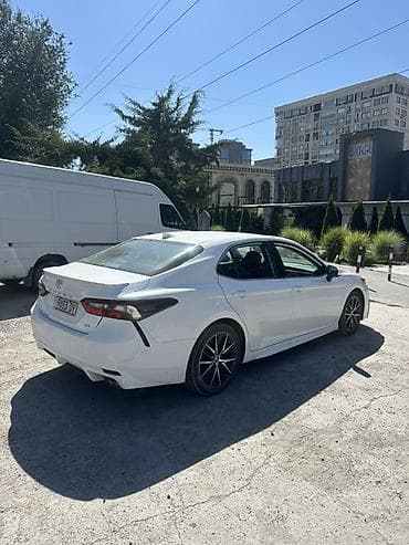 Toyota Camry: 2021 г., 2.5 л, Автомат, Бензин, Седан — 3