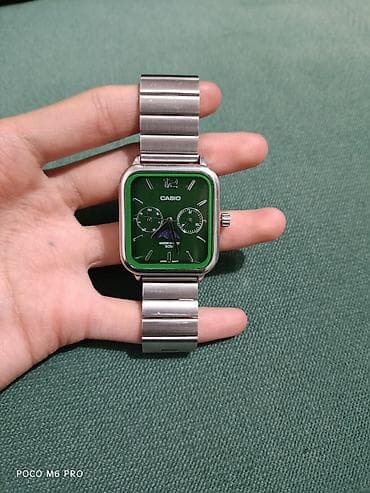 Часы Casio с прямоугольным корпусом и металлическим браслетом -
