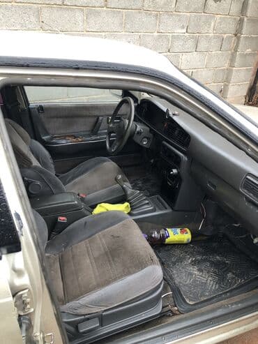 Mazda 626: 1991 г., 2 л, Механика, Бензин, Хэтчбэк — 6