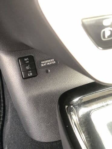 продаю авто с последующим выкупом: Toyota Prius: 2016 г., 1.8 л, Вариатор, Гибрид, Хэтчбэк — 5